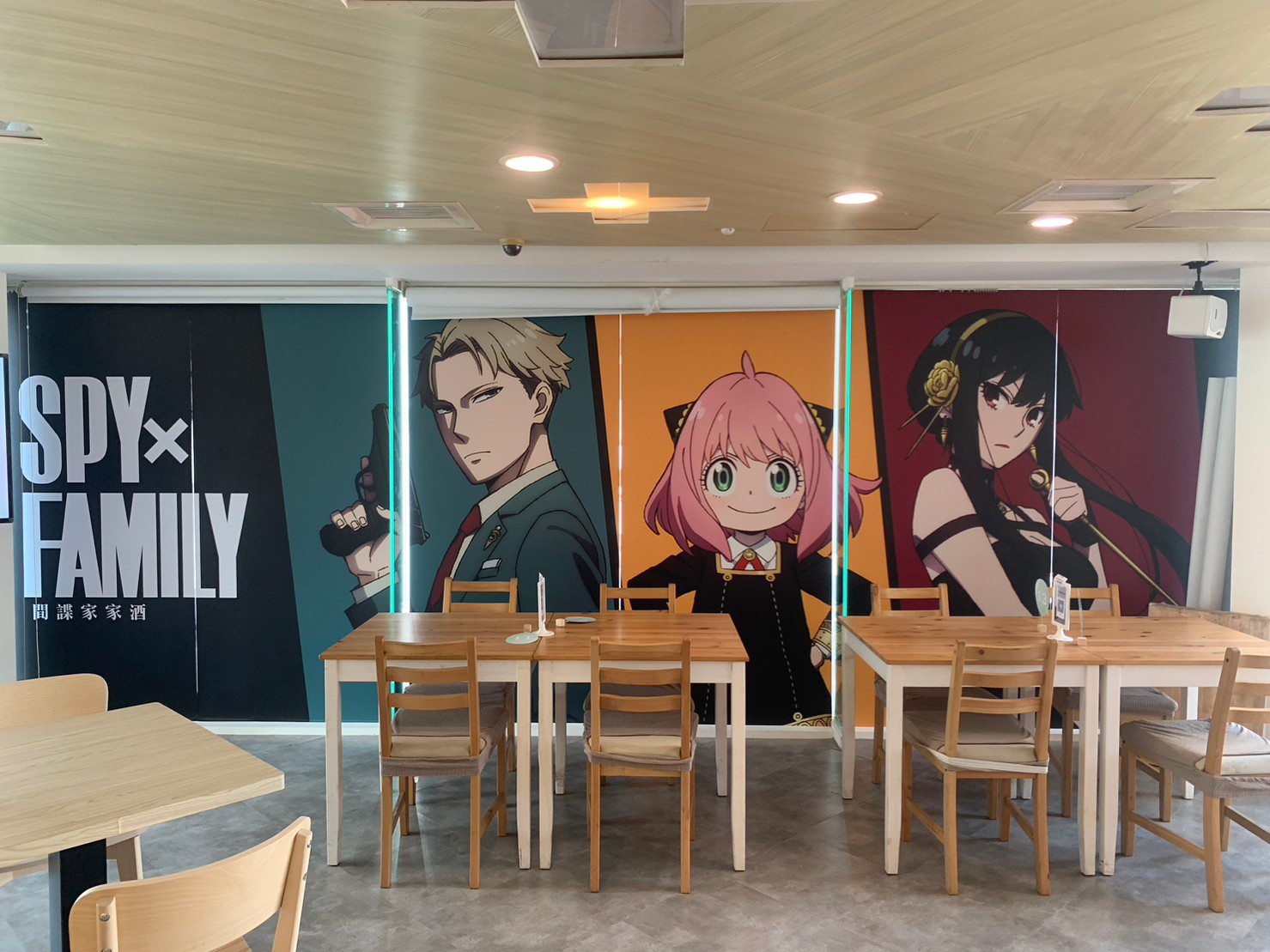 《間諜家家酒》主題咖啡廳開幕！13道餐點台北、台中都有分店，「挖哭挖哭草莓聖代+彭德造型甜甜圈」超萌！