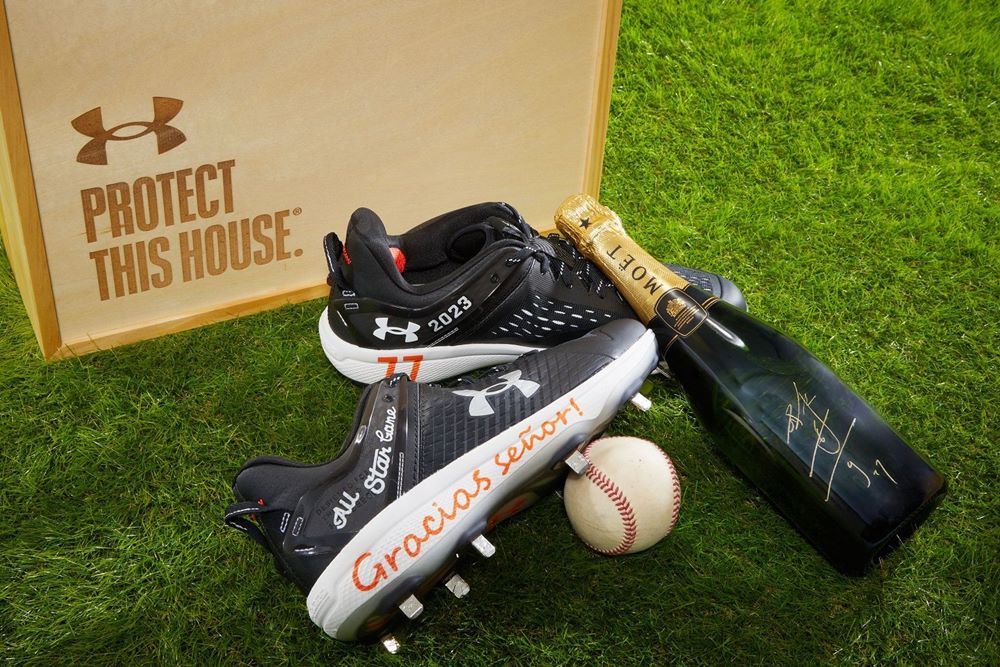 林安可上腳稱霸全壘打大賽！UNDER ARMOUR 打造『中職明星對抗賽』選手專屬戰靴