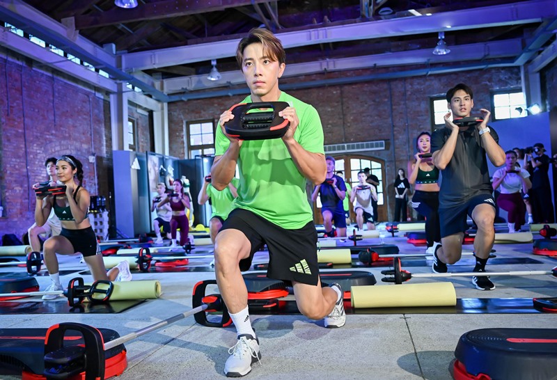 夏季運動好夥伴！坤達搶先著用 adidas HIIT 訓練裝備，挑戰槓鈴訓練也舒爽不黏膩！