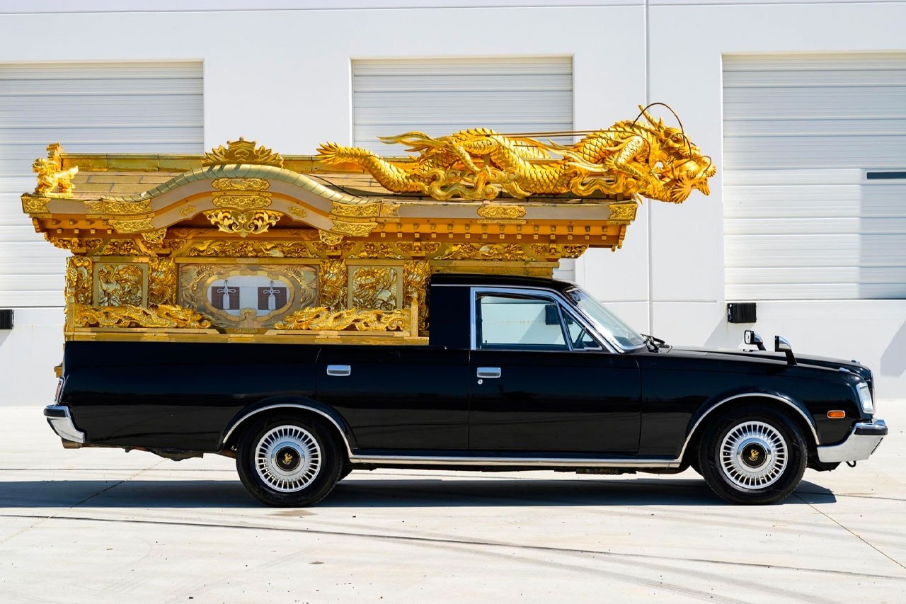 別買超跑了！豐田 Toyota 出品「靈車」特殊車型正式拍售，開在路上絕對夠潮！