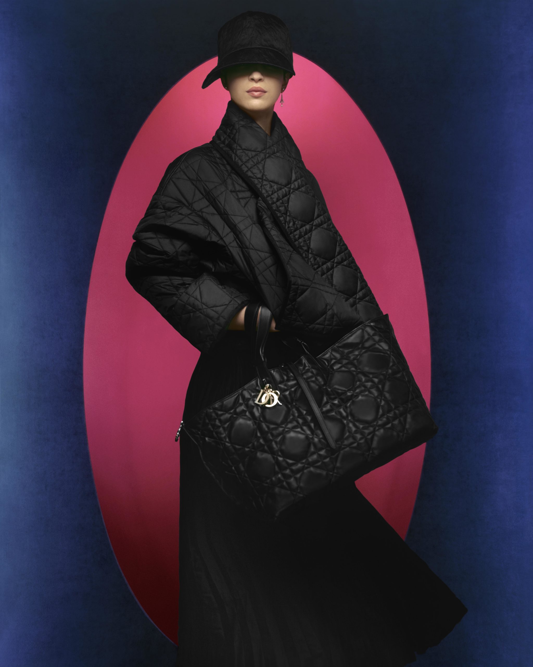 重繹 1950 年代法式美學！DIOR 2023-2024 秋冬時裝系列形象大片釋出！
