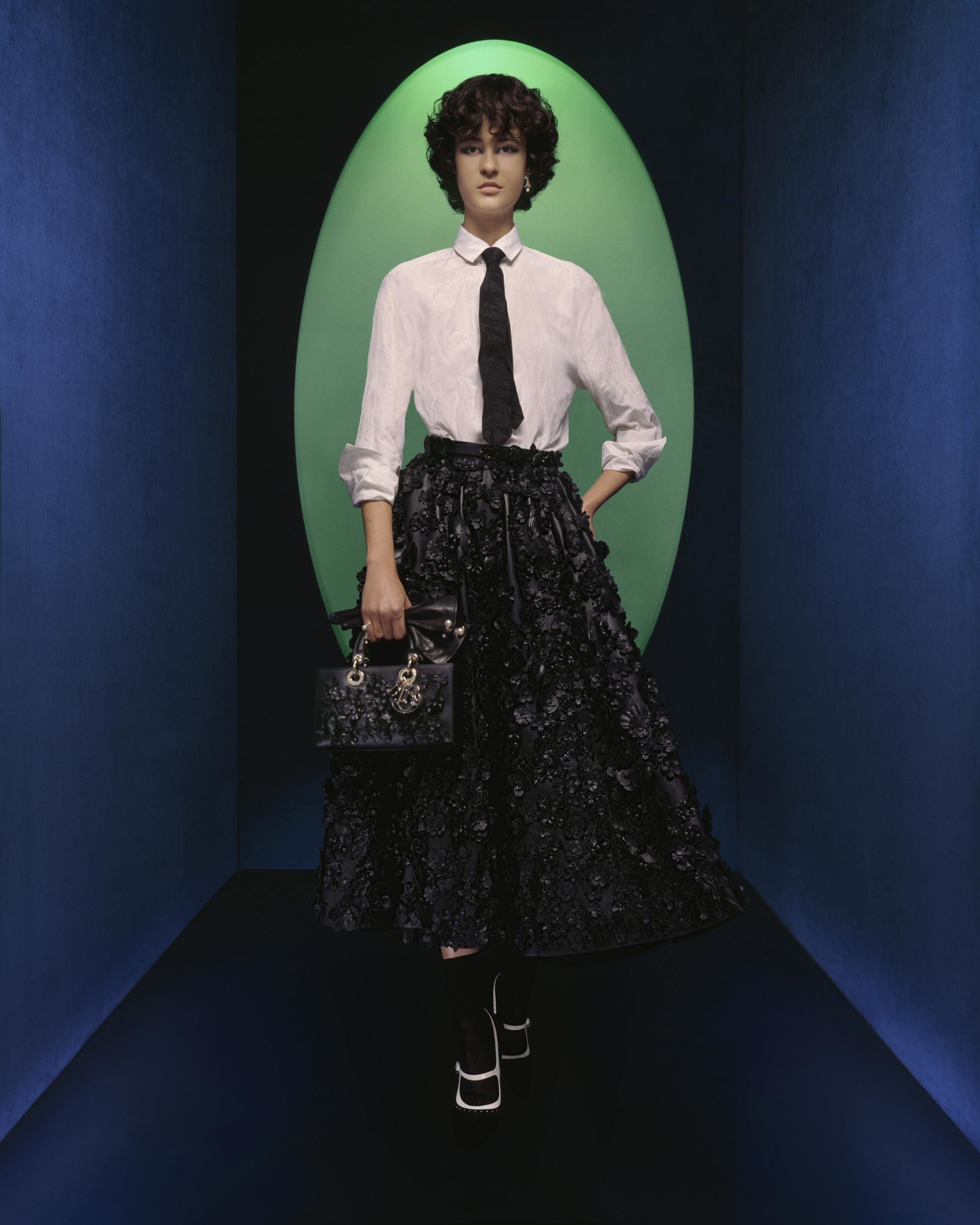 重繹 1950 年代法式美學！DIOR 2023-2024 秋冬時裝系列形象大片釋出！