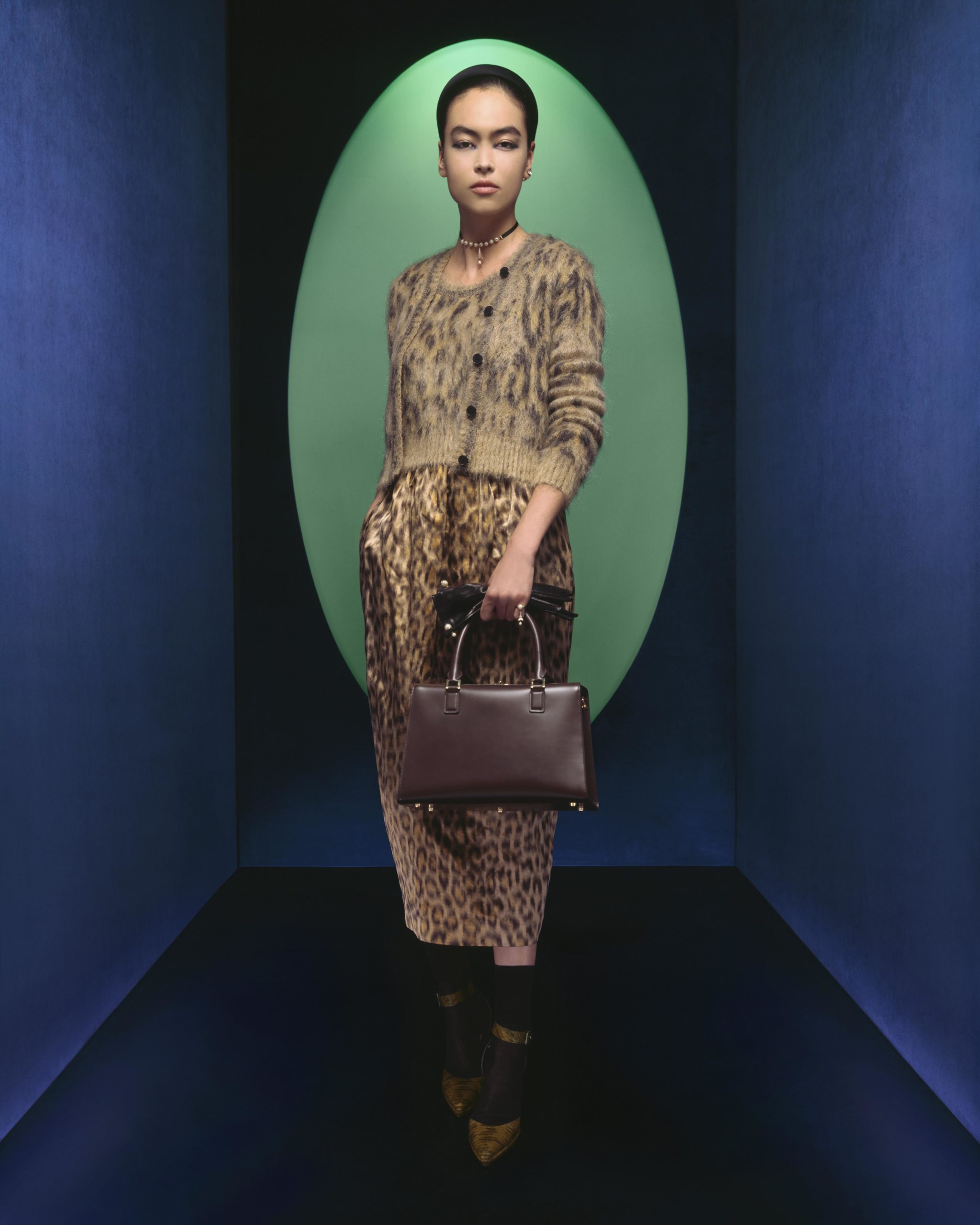 重繹 1950 年代法式美學！DIOR 2023-2024 秋冬時裝系列形象大片釋出！