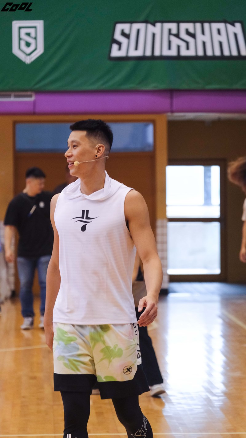 多支球隊極力爭取！林書豪談未來動向，表示：「等到對的時間才會與弟弟同隊！」