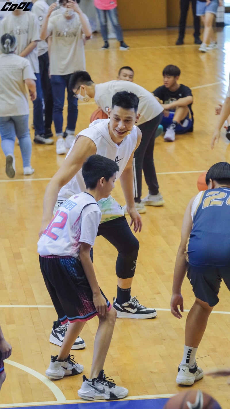 多支球隊極力爭取！林書豪談未來動向，表示：「等到對的時間才會與弟弟同隊！」