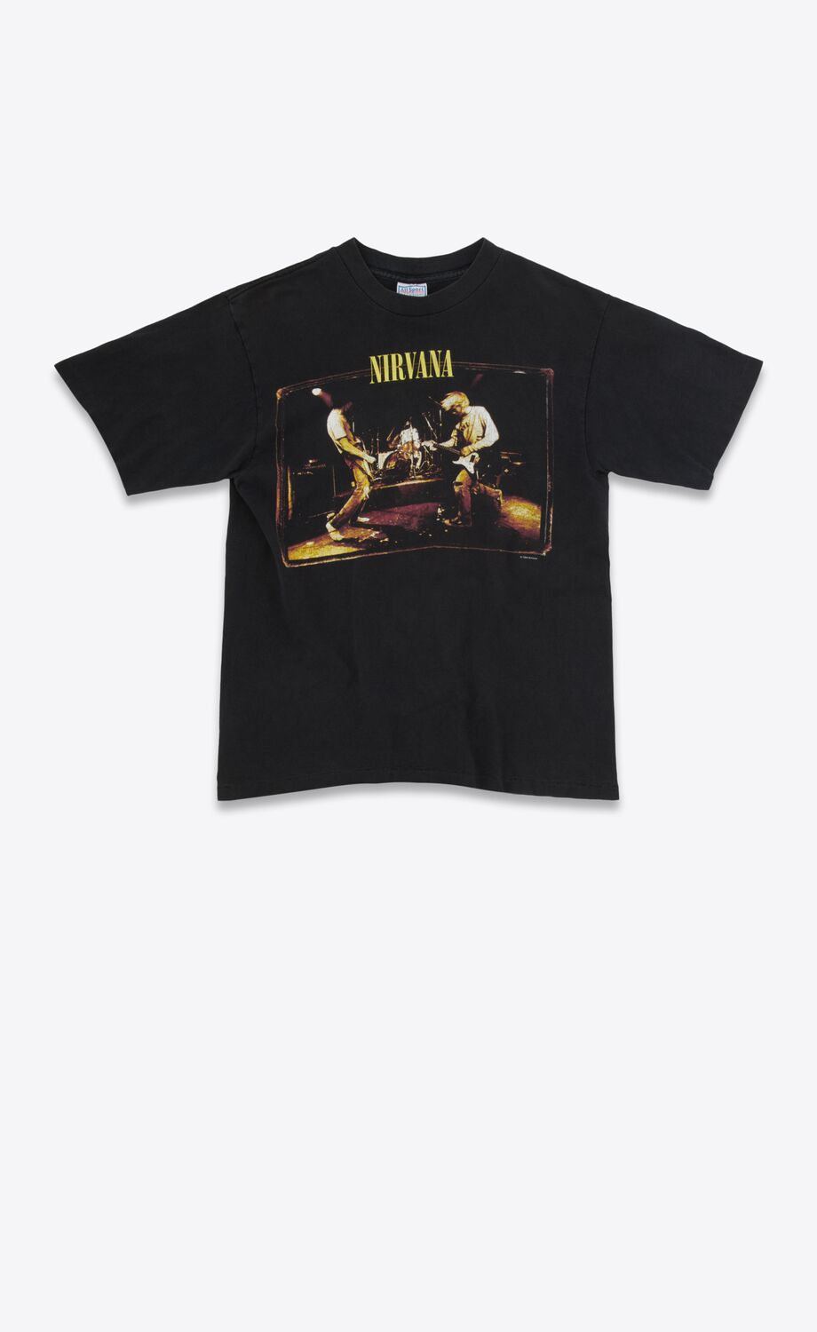 Nirvana、 Kurt Cobain 都在內！Saint Laurent 推出近 15 萬元的古著「樂團 Tee」，你買單嗎？