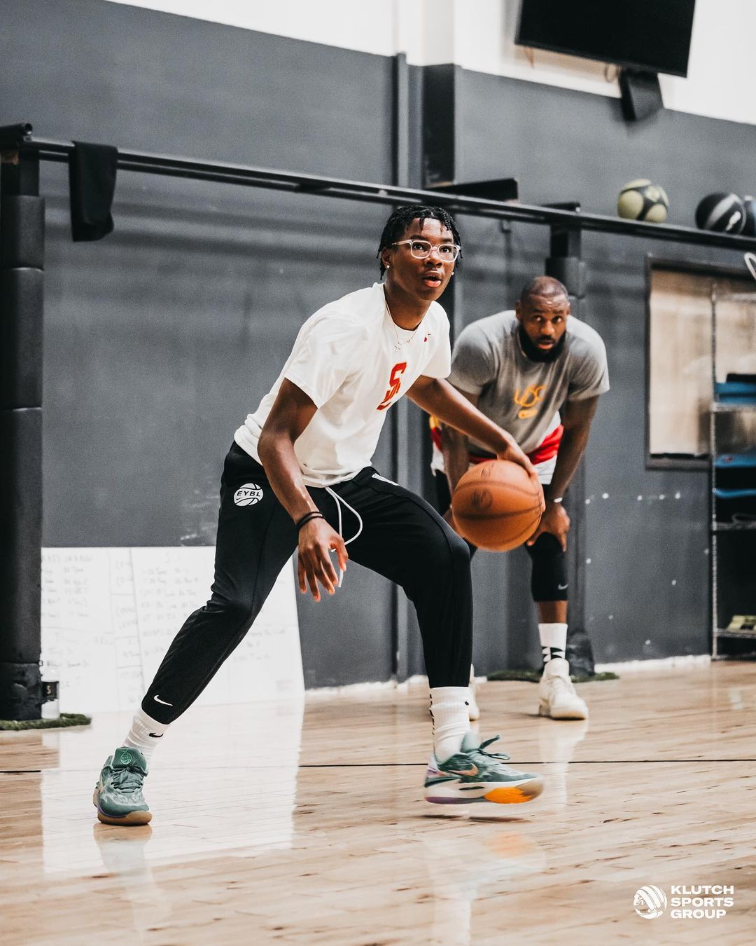 更像 Kobe 系列？LeBron James 疑似曝光最新簽名戰靴 Nike LEBRON 21