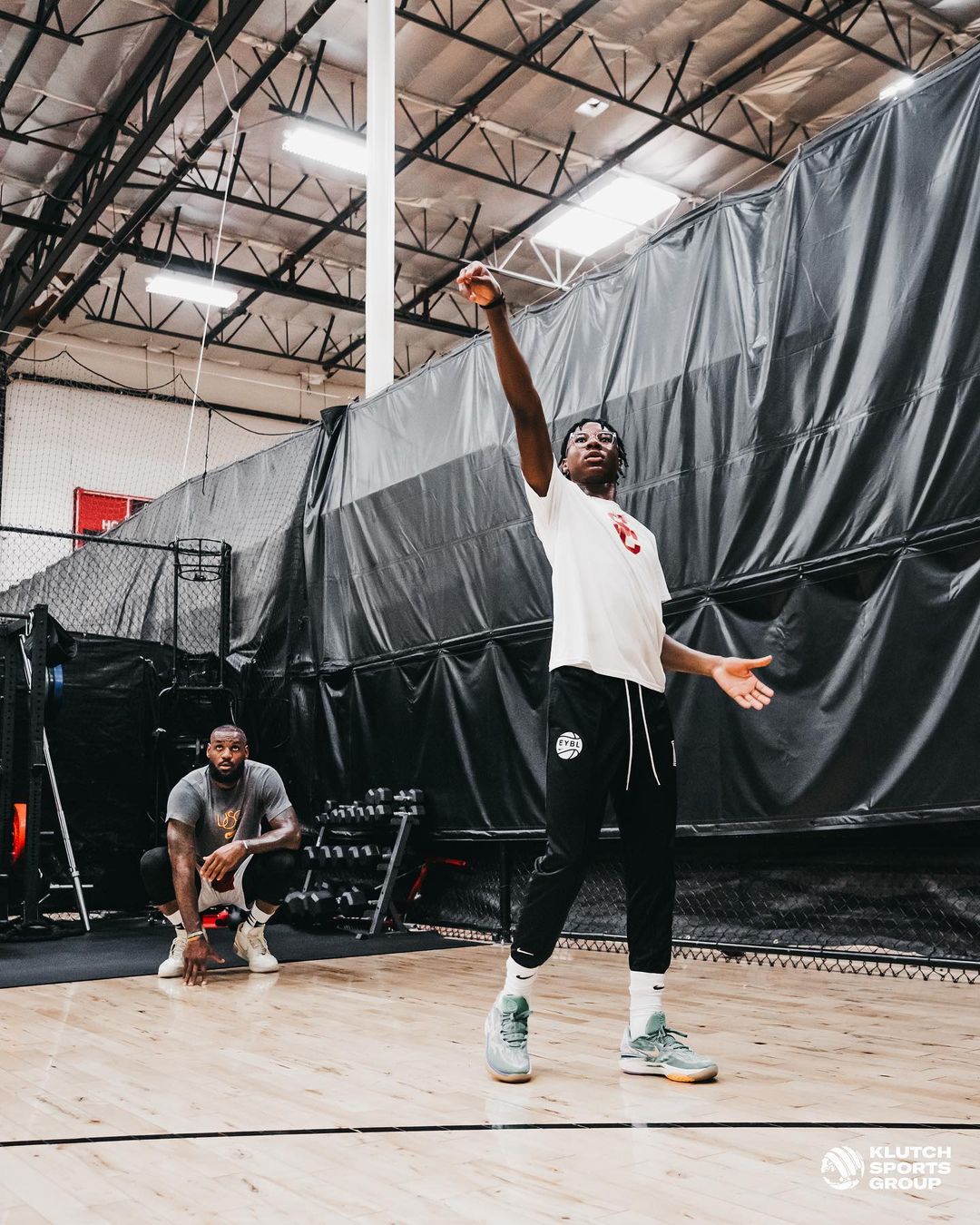 更像 Kobe 系列？LeBron James 疑似曝光最新簽名戰靴 Nike LEBRON 21