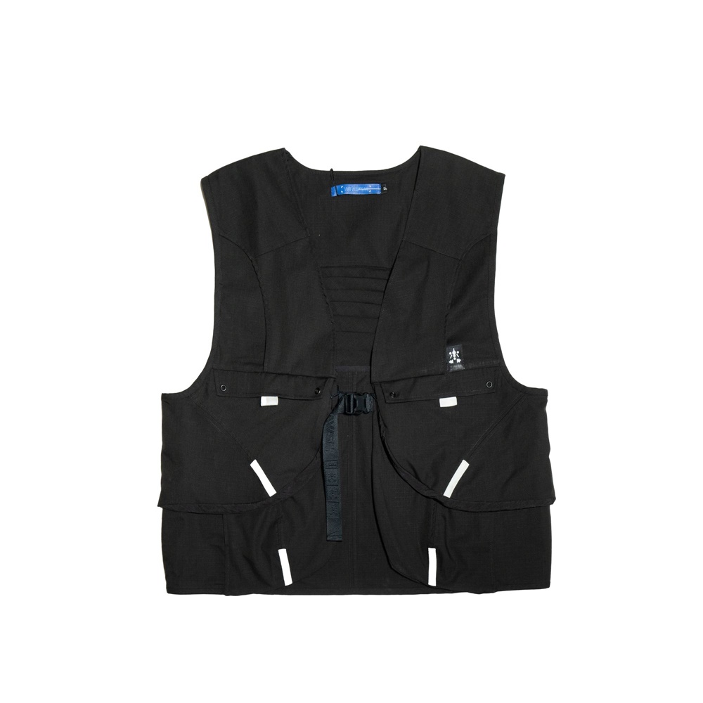 與「蟲」同形！ WEAVISM 以多「蟲」視角推出最新《Insection | 埋葬‧蟲》服飾系列