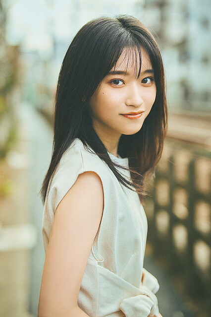 純天然美少女！ 19 歲新星片岡凜甜笑讓人秒戀愛，爸爸竟被封為「日本基努李維」！