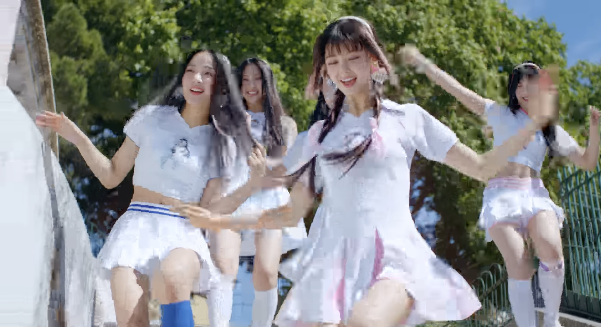 連發兩首萌萌噠！NewJeans 新歌〈New Jeans〉、〈Super Shy〉MV 接連釋出！網友：心臟爆擊⋯⋯