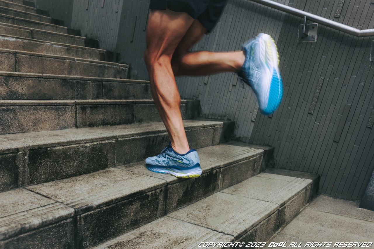 定番神跑鞋再進化！ WAVE RIDER 27 重新定義跑步標準，讓 MIZUNO 帶你邁出經典新浪潮！
