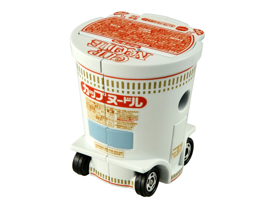 日清食品 x TOMICA「杯麵雙層巴士」大車隊全新上路！包裝、食材 100% 神還原，網笑：越玩越餓是正確的嗎？