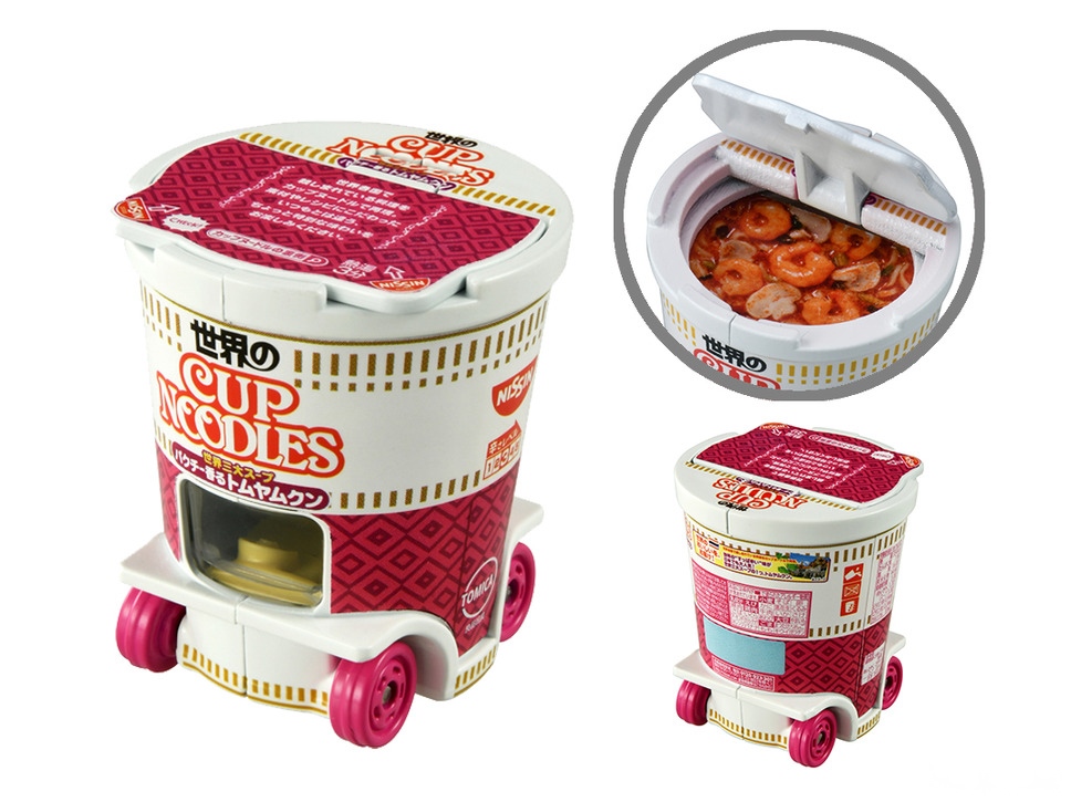 日清食品 x TOMICA「杯麵雙層巴士」大車隊全新上路！包裝、食材 100% 神還原，網笑：越玩越餓是正確的嗎？