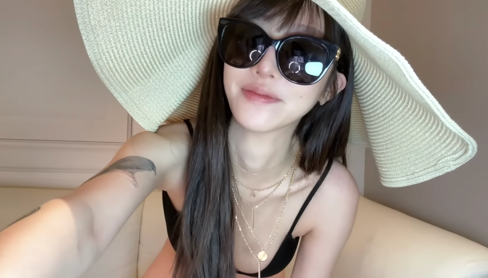 真理女神回來了！美麗妄娜真理比基尼放送事件「後扣彈飛」網友喊：跪求無碼版