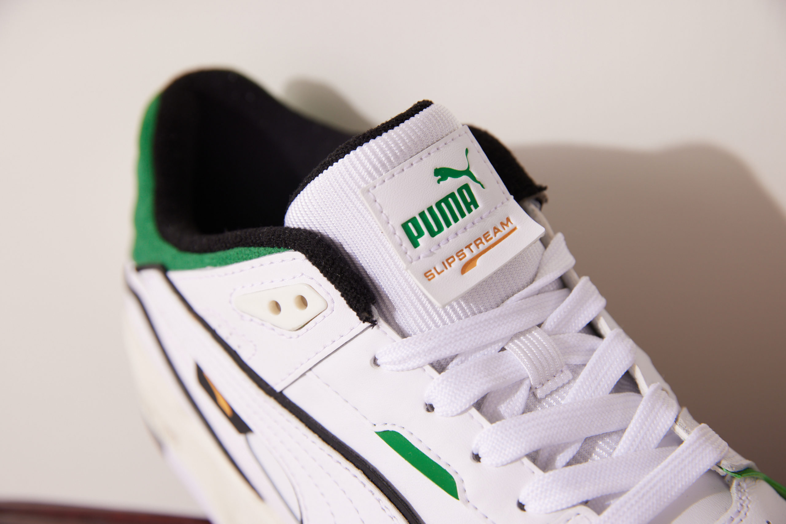 編輯激推！PUMA Slipstream 鞋櫃裡一定要有的復古小白鞋，用一雙經典不敗鞋款打天下準沒錯！