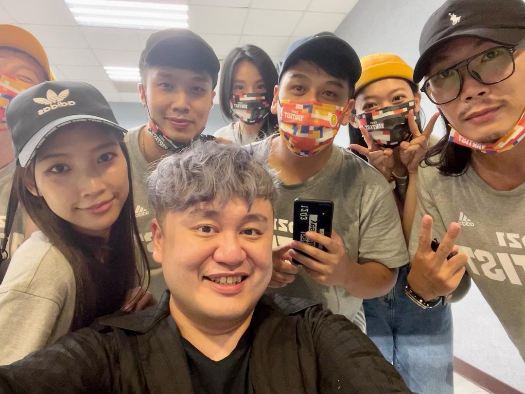 《木曜 4 超玩》幕後團隊集體離職！製作人陳百祥最後現身「道別文」催淚粉絲：下一次跳更高！