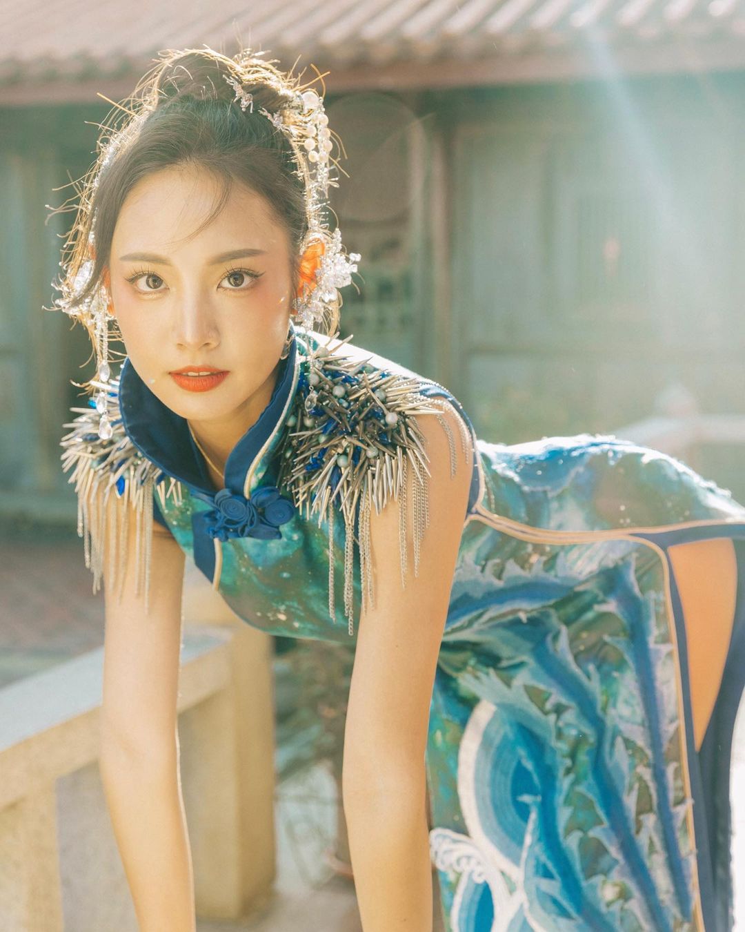 品子合體暗黑分身！夢幻同框 AV 女神本庄玲，老司機：馬上去複習…