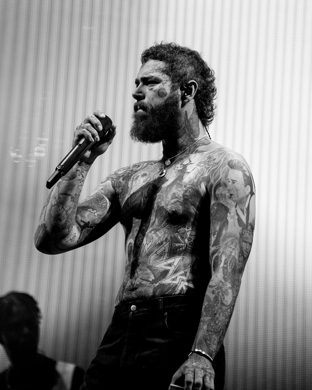 又小一號了！Post Malone 狂鏟近  25 公斤，大方分享減肥秘方：「我現在很健康！」