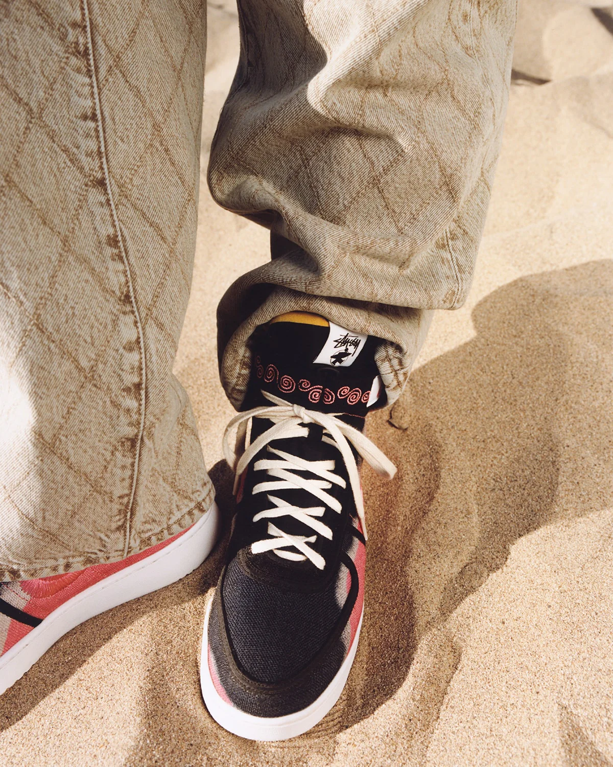 猛！Stüssy x Nike 與「它」推出三方聯名新鞋款，設計絕對不割韭菜！