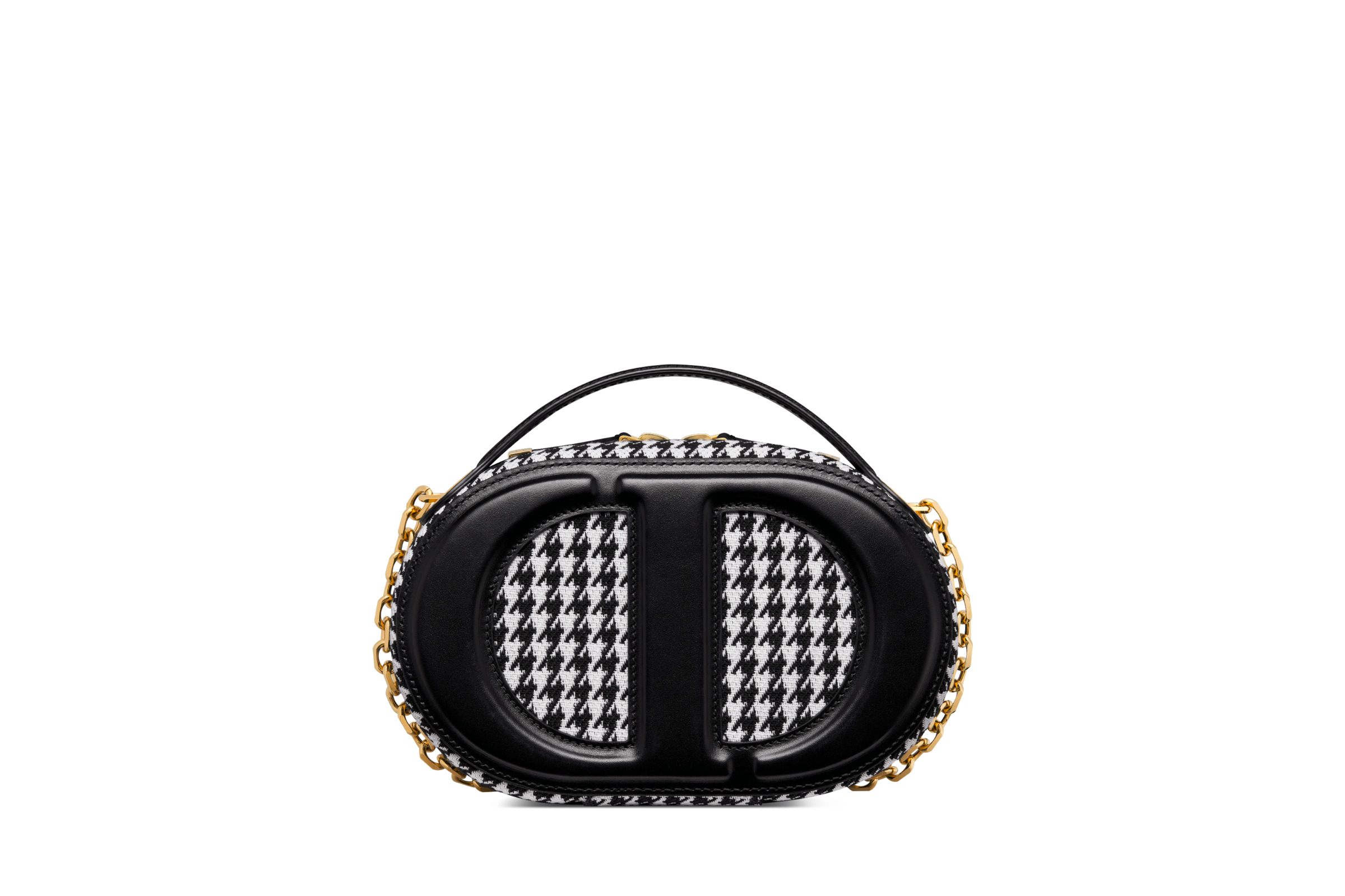 不愧是人間 Dior！BLACKPINK Jisoo 清新造型現身機場，身上背的這款「可愛小包」超搶手！