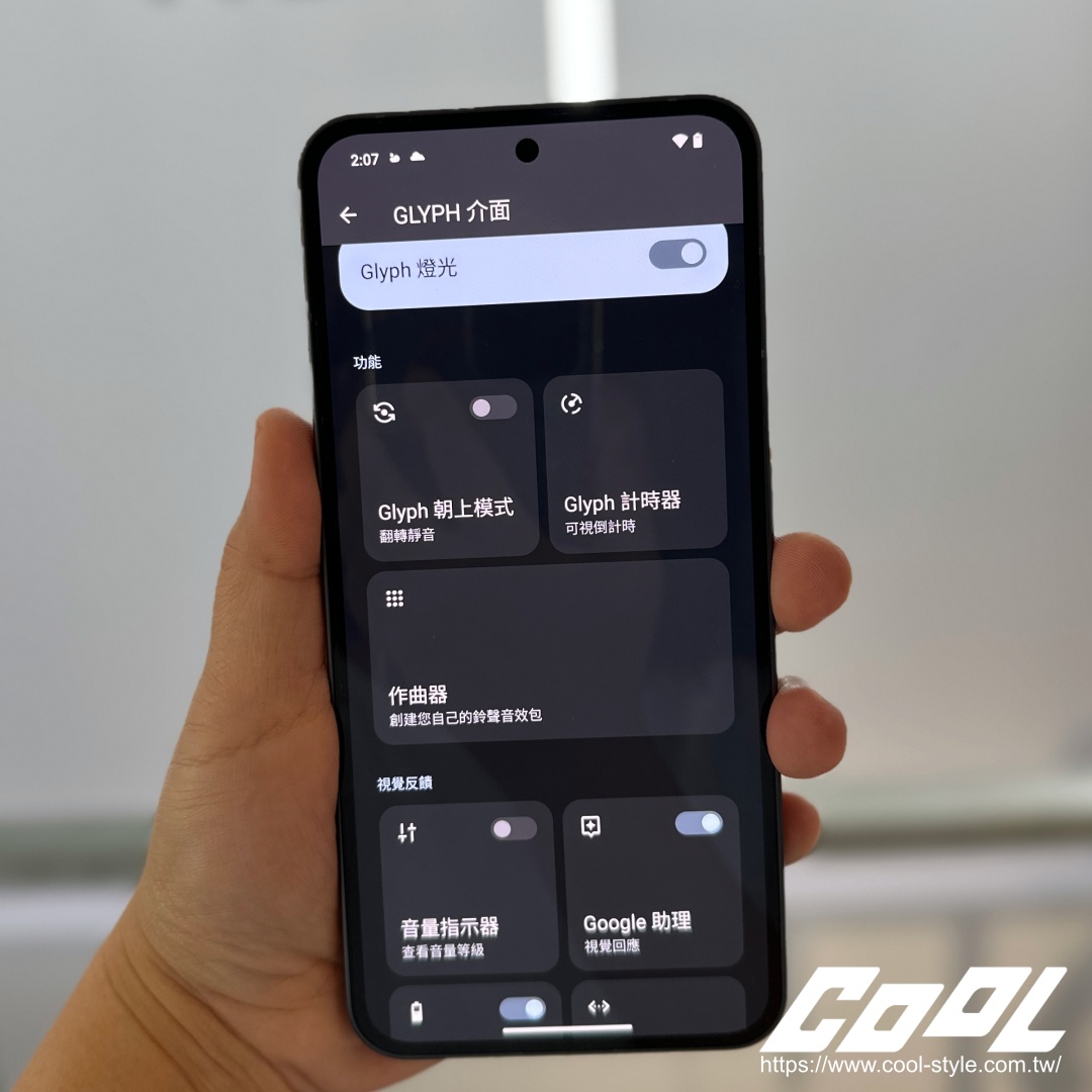 透明手機 NOTHING Phone (2) 全新登台！發光 LED 燈條玩法更多、黑白透明設計依然好型... 3 大亮點整理