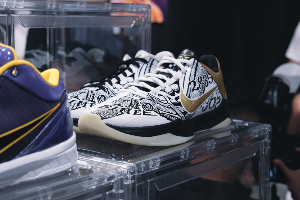 走進回憶 Kobe 的時光隧道！MAMBA FOREVER 特展期間限定登場，8 代抽籤資訊同步釋出！