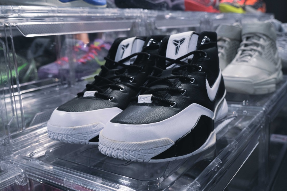 走進回憶 Kobe 的時光隧道！MAMBA FOREVER 特展期間限定登場，8 代抽籤資訊同步釋出！