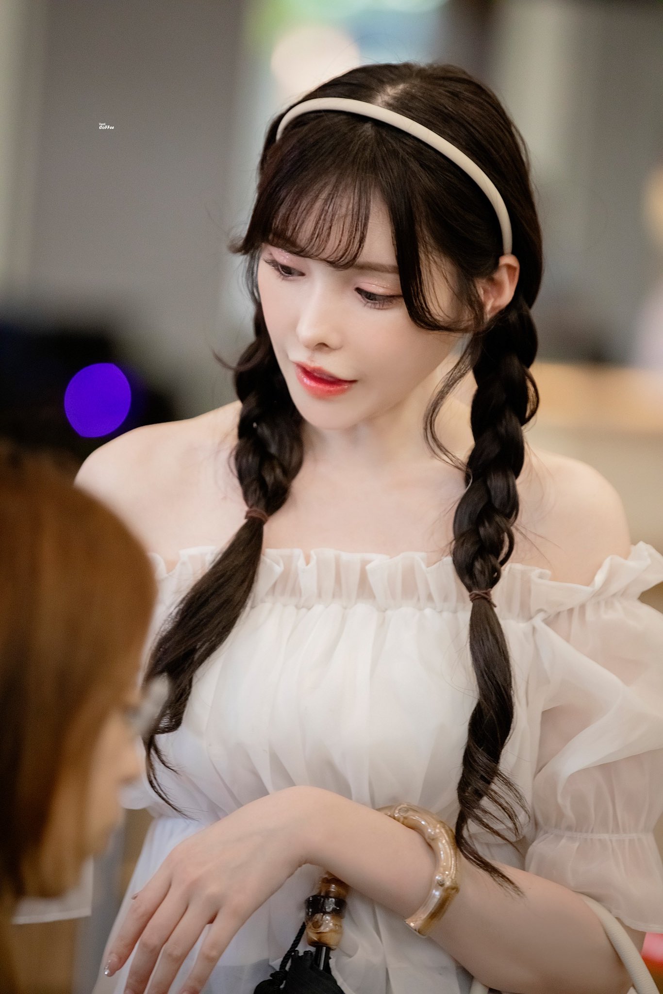 網友驚嘆「怎麼這麼好看！」頂流女優 新有菜 機場 ootd 曝光，非凡氣場根本驚艷全場