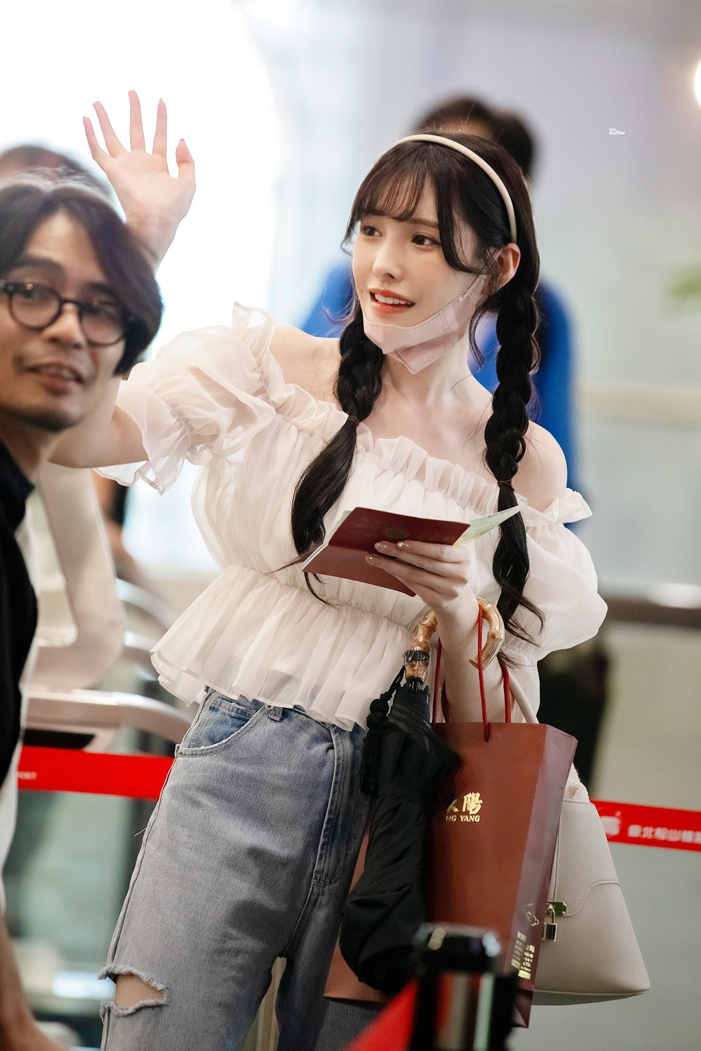 網友驚嘆「怎麼這麼好看！」頂流女優 新有菜 機場 ootd 曝光，非凡氣場根本驚艷全場