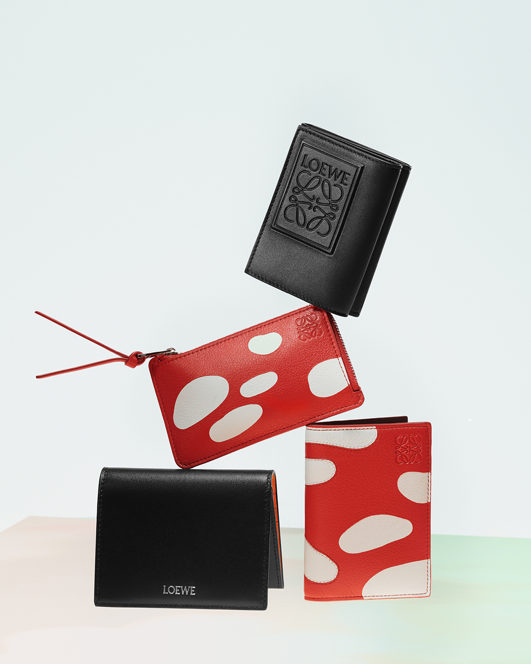 難得拋開厚瀏海，解放右眼！米津玄師帥氣拍攝 LOEWE 2023 秋冬男裝系列廣告！