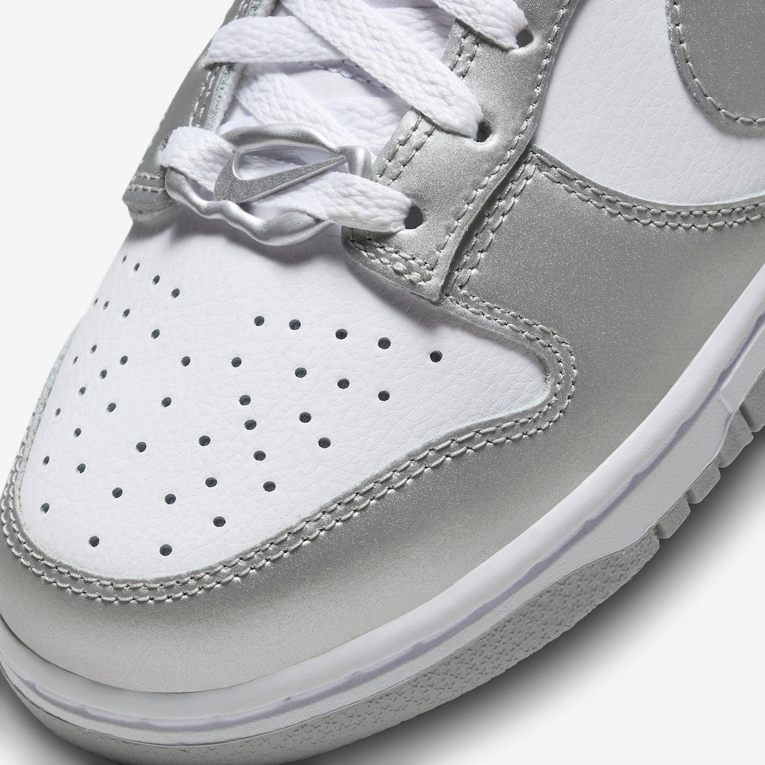 千禧未來感！Nike Dunk Low 推出全新 