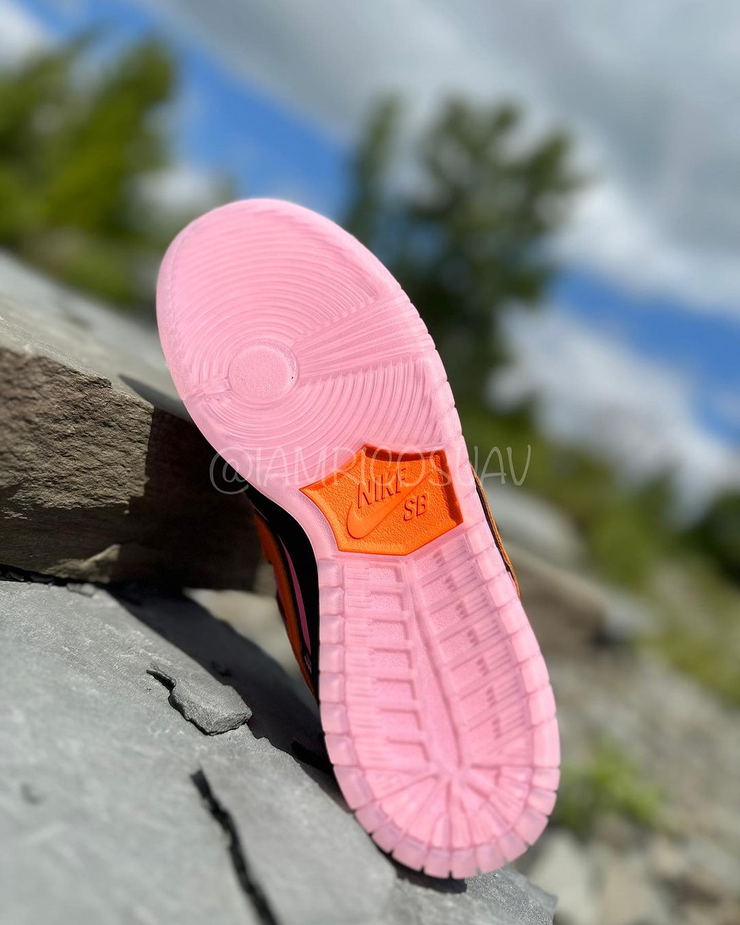 攏乎你啦！《飛天小女警》x Nike SB Dunk Low 更多細節流出，回憶童年不容錯過！