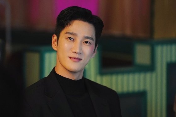 Jisoo 才認愛沒多久，安普賢遭挖「黑歷史」網：看走眼