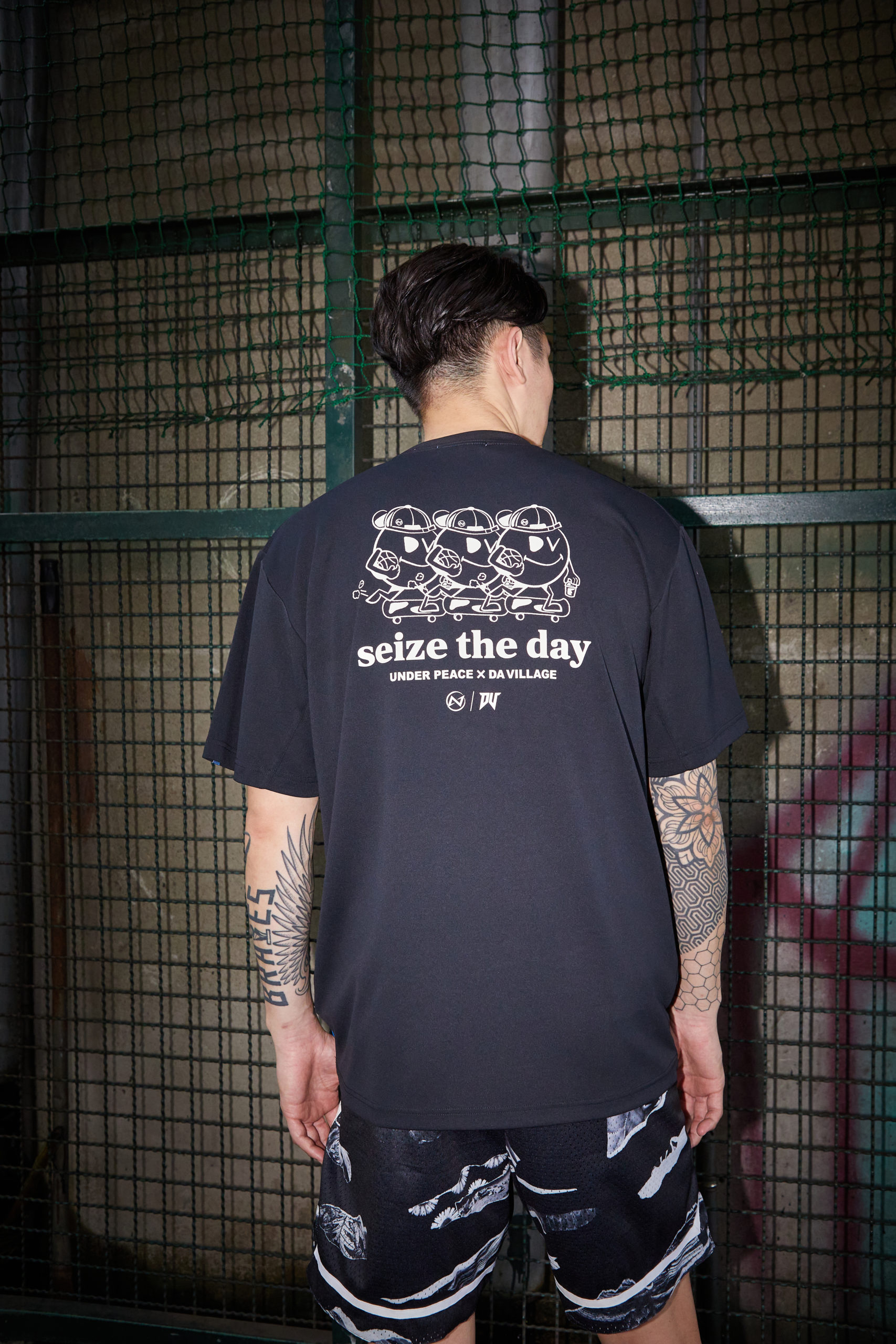 台灣街頭品牌UNDER PEACE與機能運動潮流品牌DA VILLAGE攜手打造                                     「Seize The Day」都會運動風格系列，滿足你的一日穿搭！