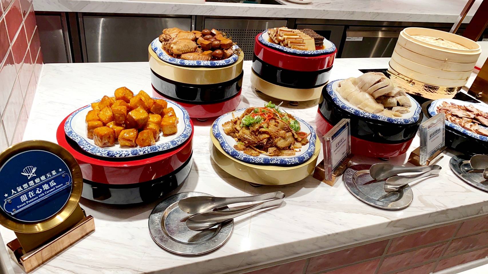 中台灣最大！饗食天堂全新進駐LaLaport，東泉辣椒醬、大甲芋頭入菜，金色三麥冠軍啤酒無限暢飲