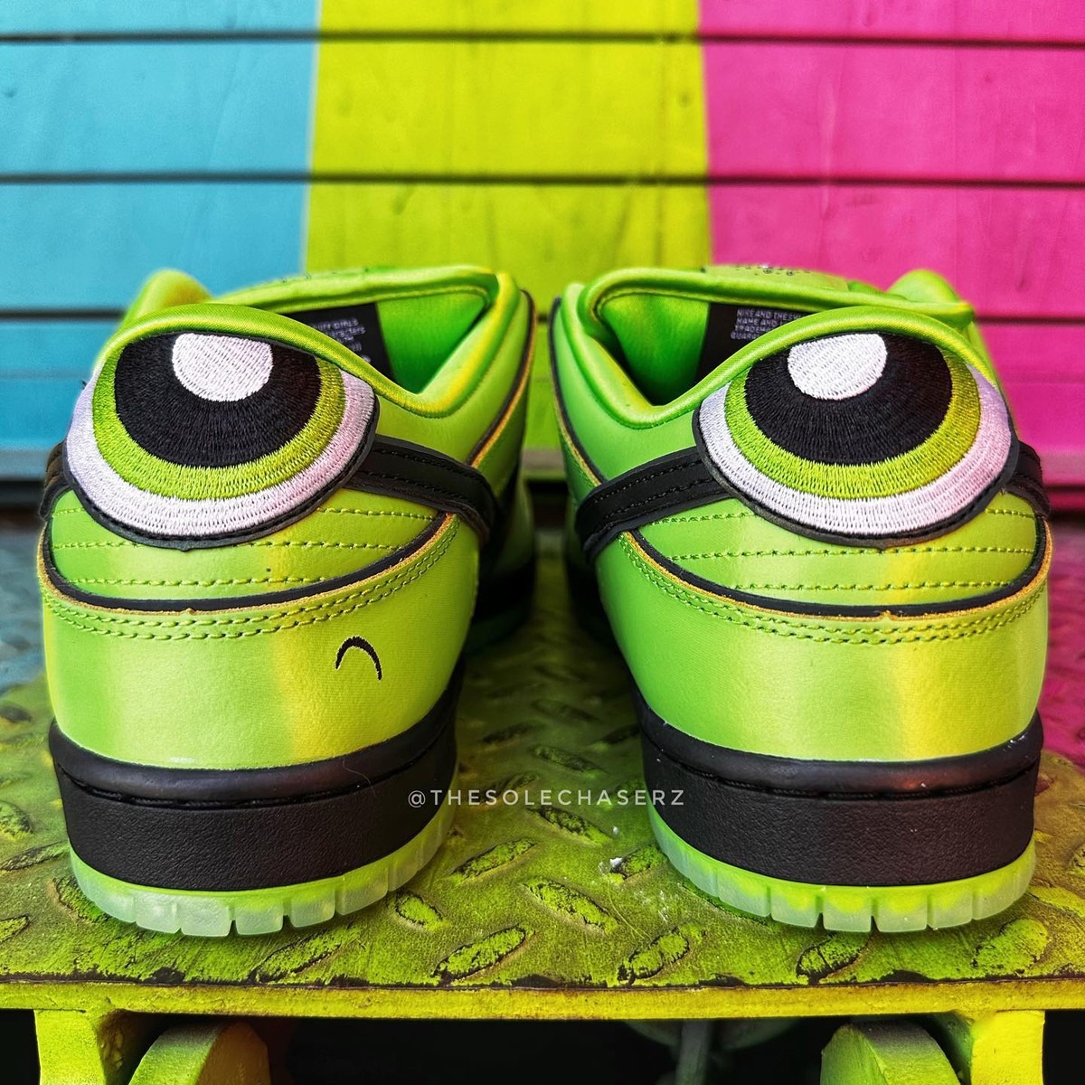 必須包色！《飛天小女警》x Nike SB Dunk「毛毛」配色曝光，竟還有「隱藏驚喜」！