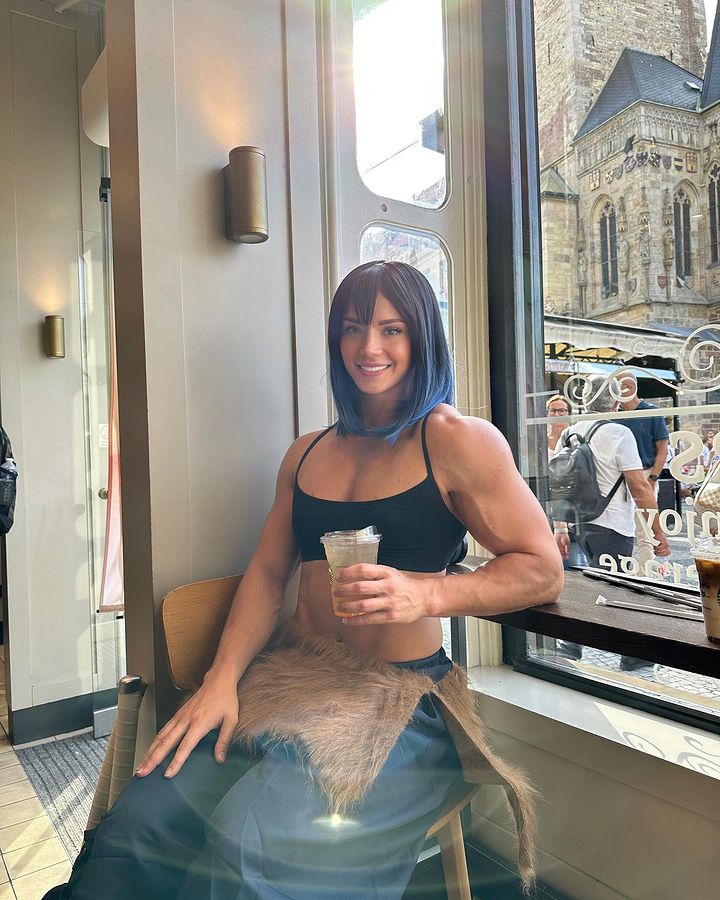 上弦等級！俄羅斯正妹扮《鬼滅之刃》真人版「嘴平伊之助」，你能扛幾次豬突猛進？