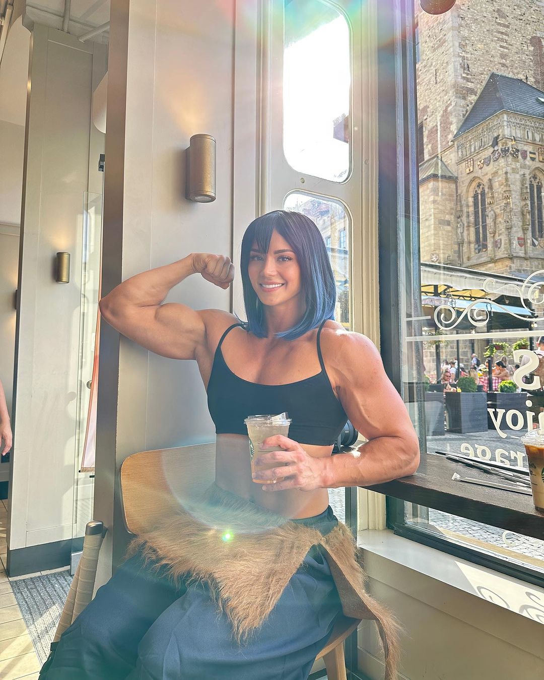 上弦等級！俄羅斯正妹扮《鬼滅之刃》真人版「嘴平伊之助」，你能扛幾次豬突猛進？