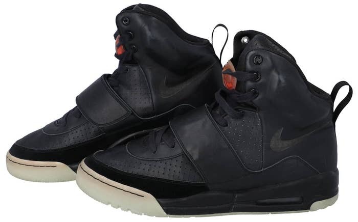 暴跌 90%！疑因肯爺個人爭議，Nike Air Yeezy Sample 竟能「便宜入手」？