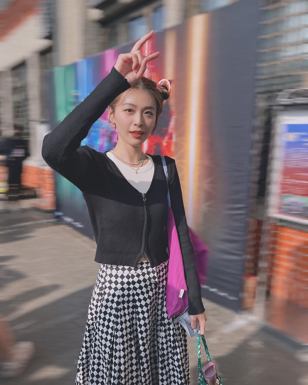 老師我想上課！學生跳八家將被班導一瞪秒變乖！未婚正妹老師被神出：「歡迎大家來校當志工或拖地」