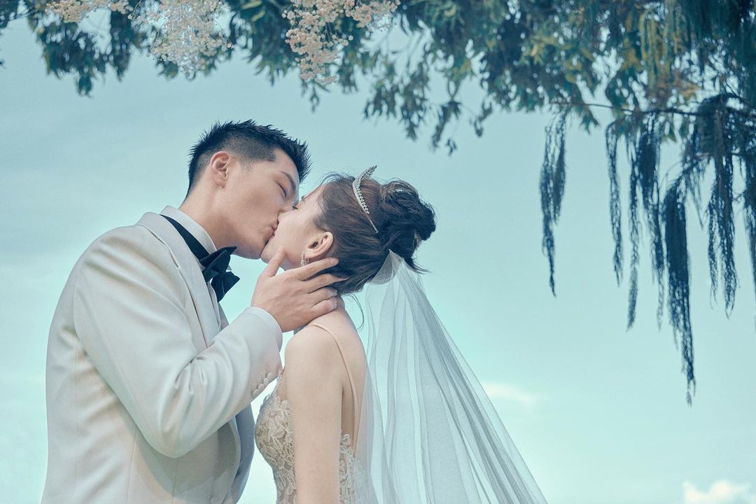 「最美賭王千金」擊退流言！何超蓮、竇驍新婚 5 個月傳情變，私下「出賣老公」平息風暴！