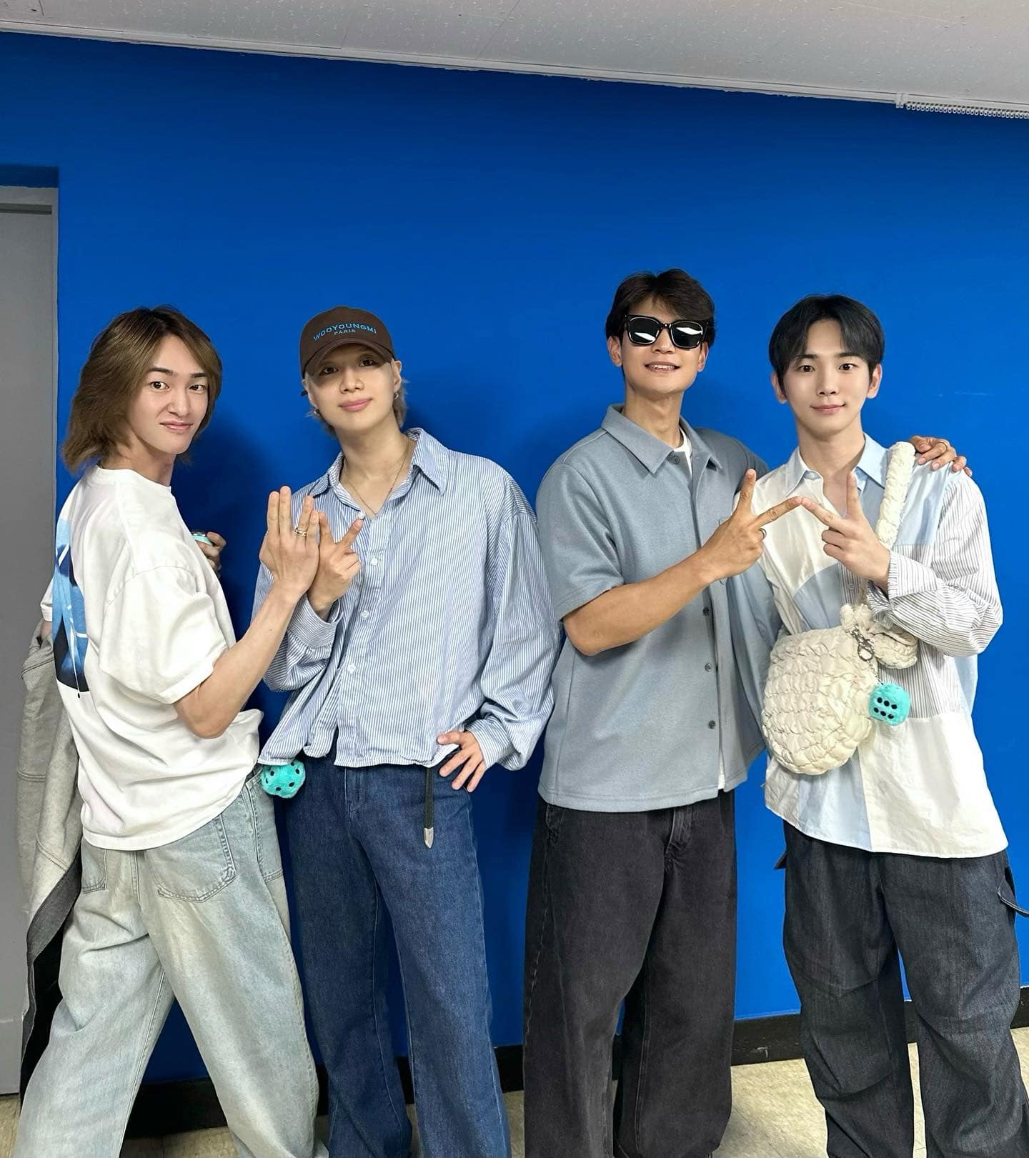 SM 娛樂進駐 Weverse ！鐘鉉帥照驚喜現身　簡介寫「永遠的 BASE ⋯」逼哭粉絲