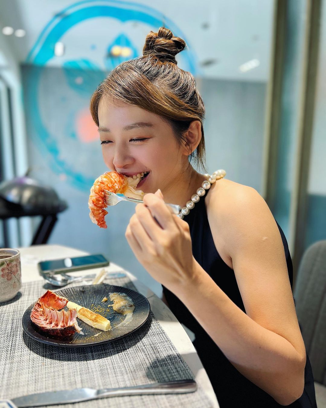 老師我想上課！學生跳八家將被班導一瞪秒變乖！未婚正妹老師被神出：「歡迎大家來校當志工或拖地」