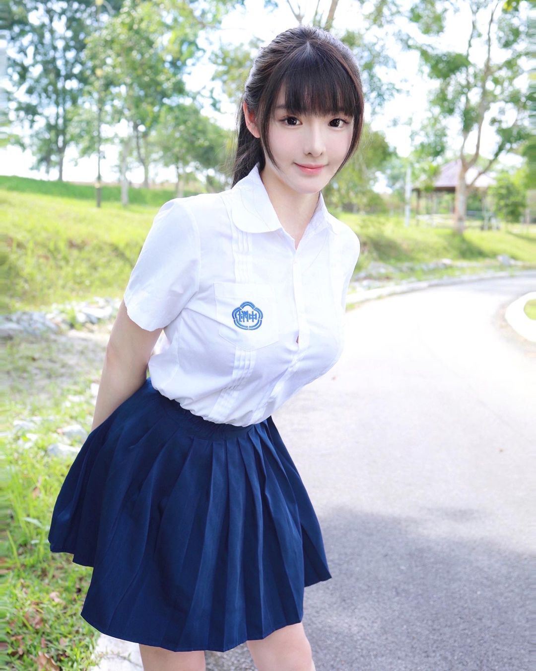 原來是隱藏系的！鄰家正妹精通球類運動，彎腰一秒「震歪」地球