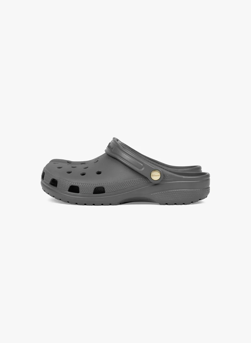 涼拖界鞋王？JJJJound x Crocs Classic Clog 聯名鞋款發佈，暗藏「細節」依舊頗具看點！