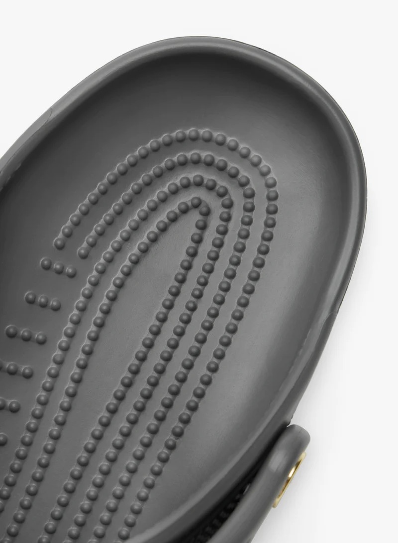 涼拖界鞋王？JJJJound x Crocs Classic Clog 聯名鞋款發佈，暗藏「細節」依舊頗具看點！