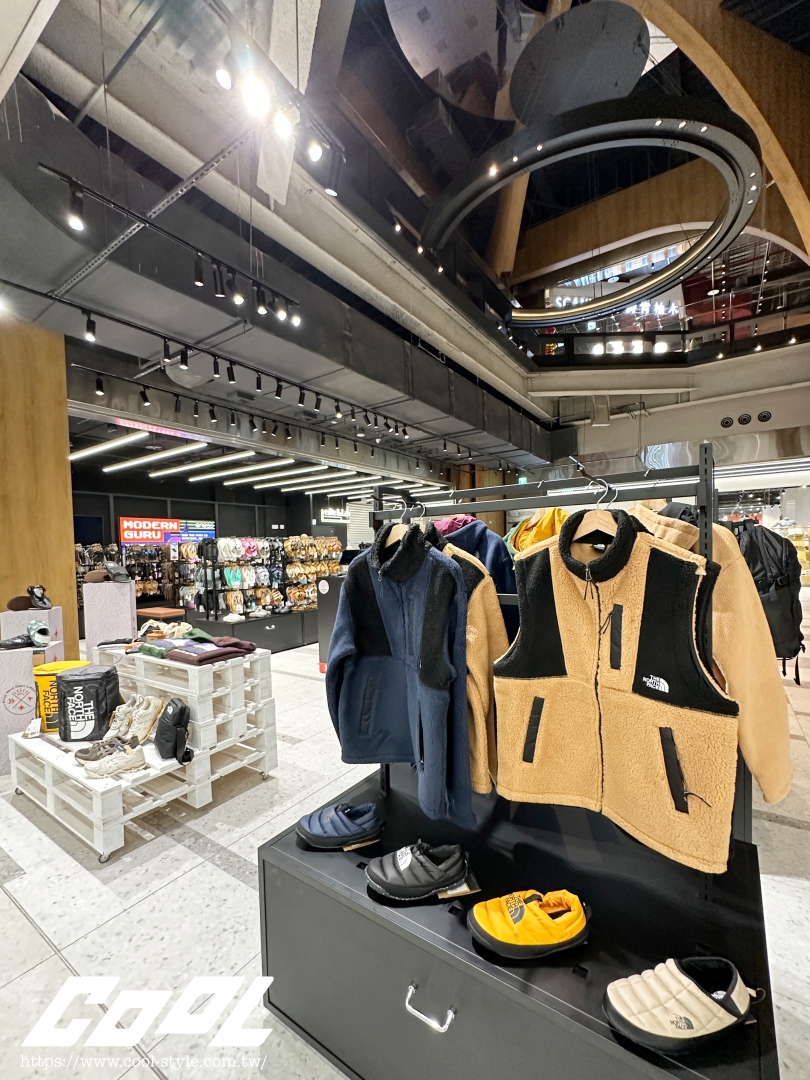 亞洲最大「誠品生活新店裕隆城」開箱帶逛！10米迎賓巨兔、絕美天井書店、顛倒迷宮、250 家品牌進駐...亮點多多