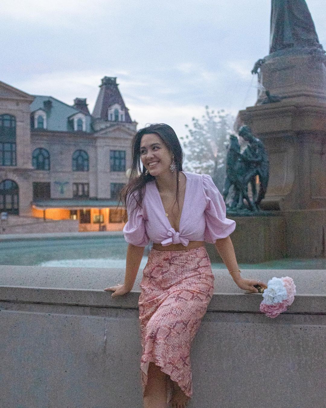 鍾麗緹正妹女兒作風超大膽！碧昂絲演唱會上當眾換衣 ，火辣身材引熱烈討論！