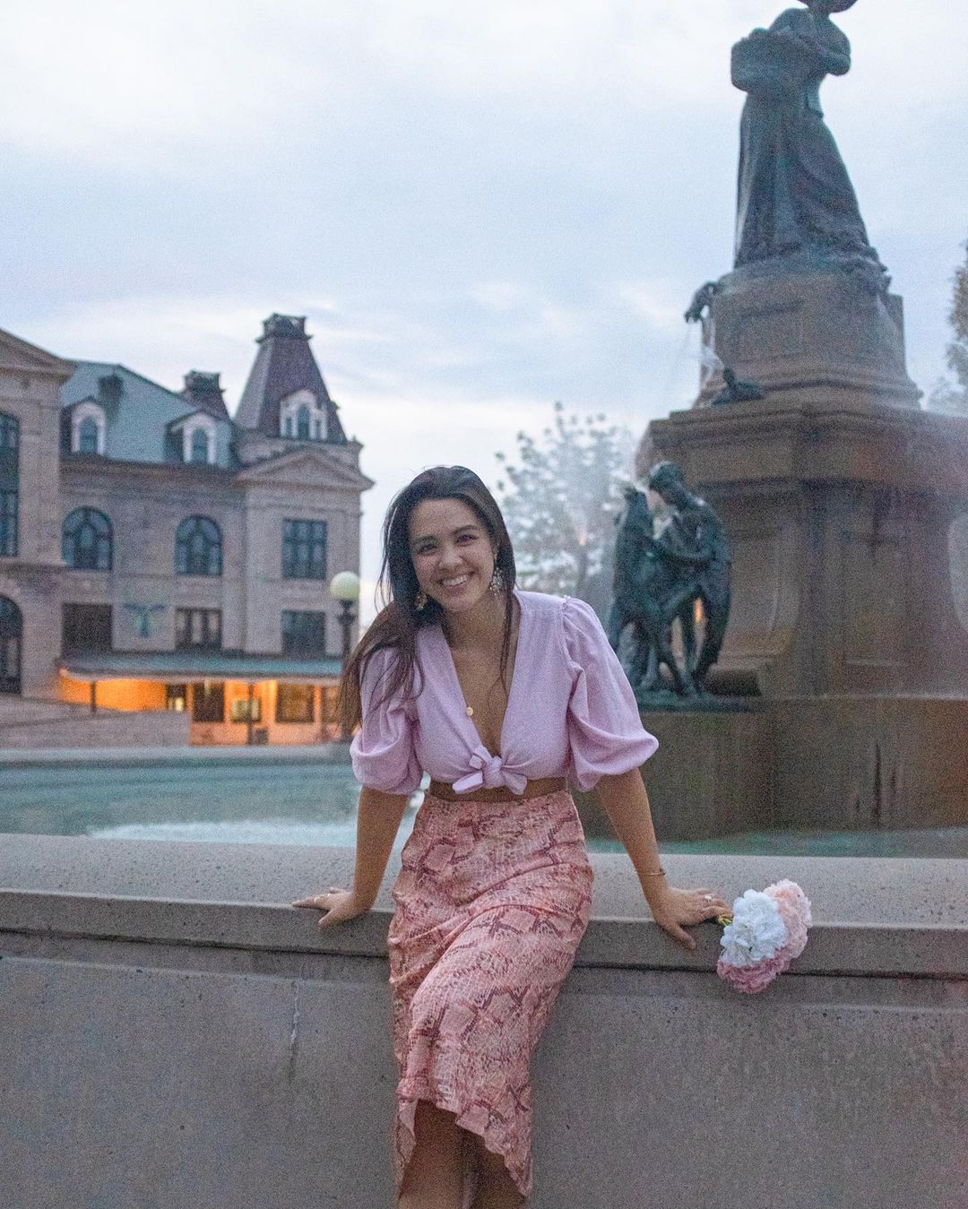 鍾麗緹正妹女兒作風超大膽！碧昂絲演唱會上當眾換衣 ，火辣身材引熱烈討論！